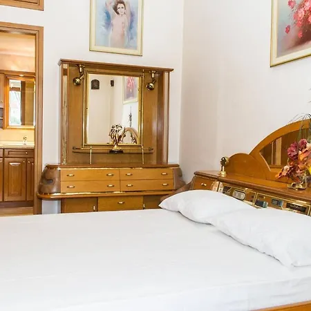 Green Flat Close To The Beach Апартаменты