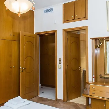 Green Flat Close To The Beach Апартаменты Каламата