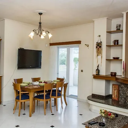 Green Flat Close To The Beach * Каламата