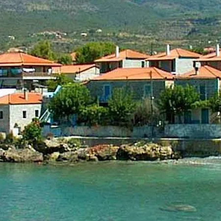 Green Flat Close To The Beach Апартаменты Каламата