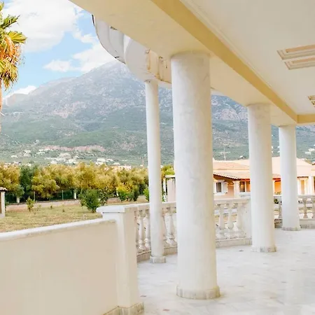 Апартаменты Green Flat Close To The Beach